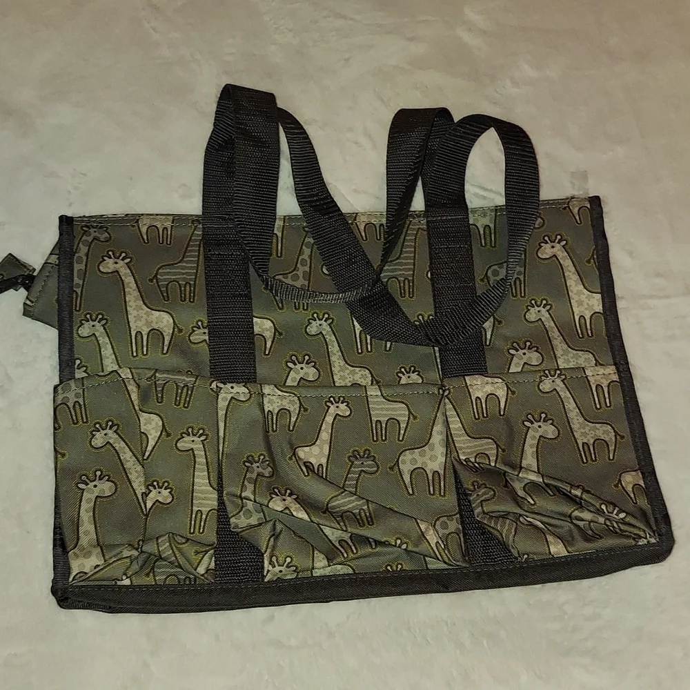 Go Go giraffe utility tote by Thirty-one